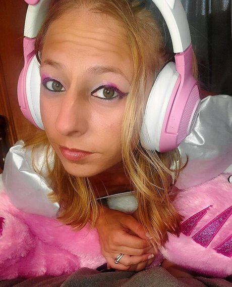 Angel Without Halo ポルノスター 裸 写真