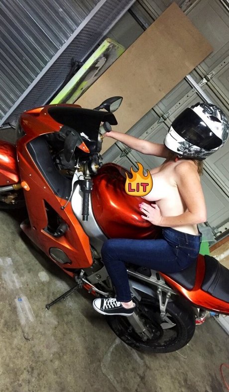 Tittyqueen77 ヌードモデル 画像