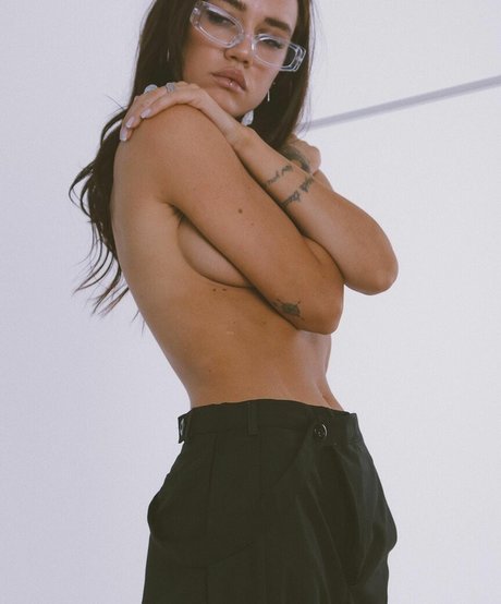 Madeleyn Kurg ポルノスター ホット 写真