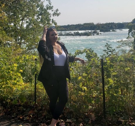 ブルネットの教師OnlyFans HD 画像