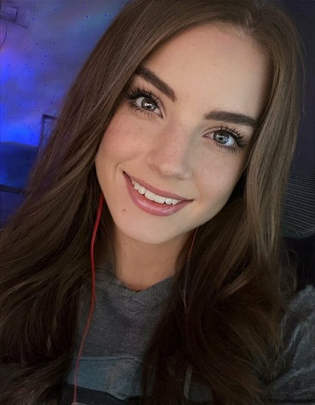 Gingy Gingerliness かわいいポルノスター ギャラリー