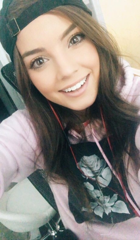 Gingy Gingerliness 高品質のポルノスター 画像