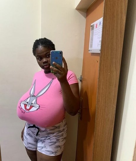 Chioma lovv アダルトスター 写真