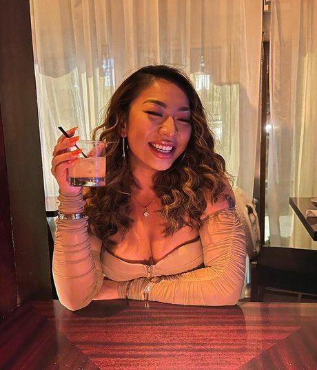 Kimberly Nguyen アートモデル ギャラリー