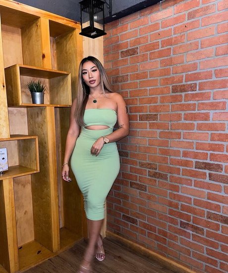 Kimberly Nguyen セクシーモデル ギャラリー