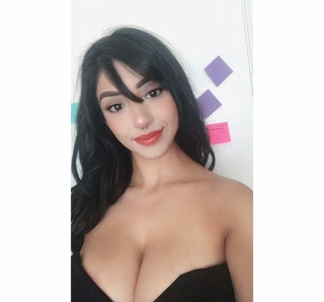 客室乗務員 OnlyFans 可愛い 画像