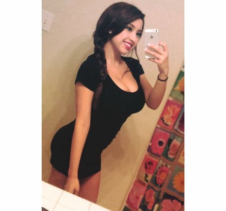 Alexandra Nicole xxxモデル 画像