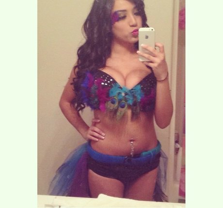 小人エボニーOnlyFans セクシーヌード 写真