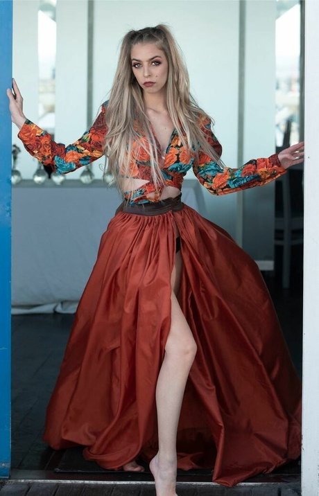 黒髪の熟女OnlyFans 裸 写真