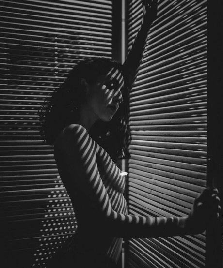 ブラックマジックオンリーファンズ 美しいヌード 写真