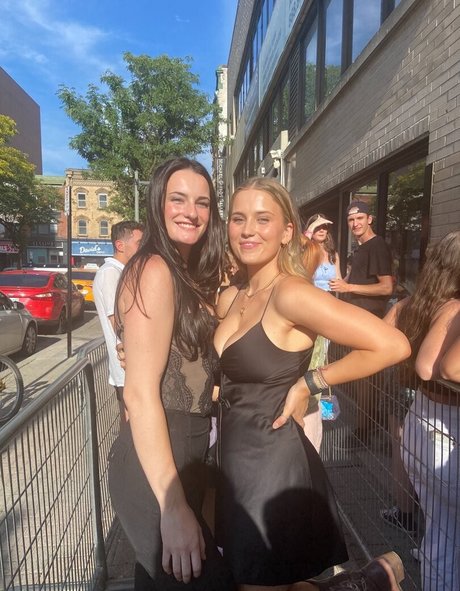 ニューハーフ巨乳OnlyFans 無料ヌード 写真