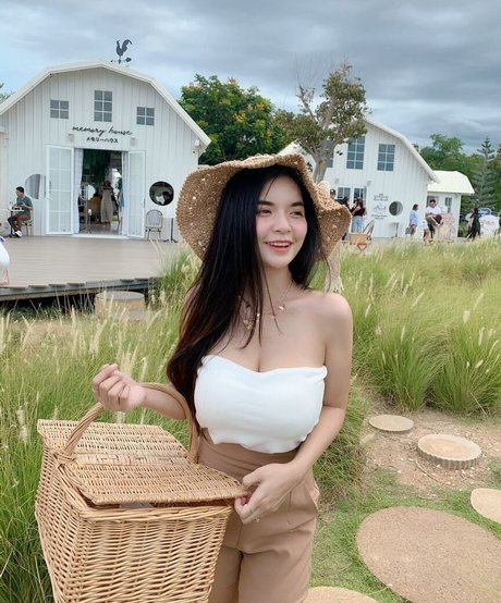 本物の熟女OnlyFans 美しいヌード 写真