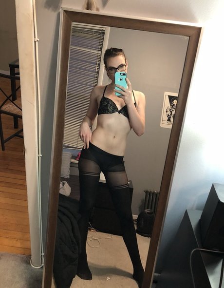 おばあちゃんの巨乳OnlyFans 美しいポルノ 写真