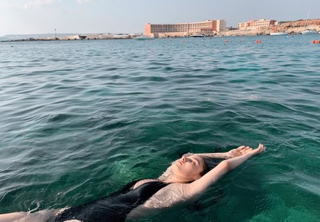 Diana Elias エロティックなモデル 画像