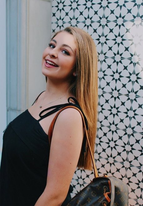 クソなOnlyFans セクシー裸 写真