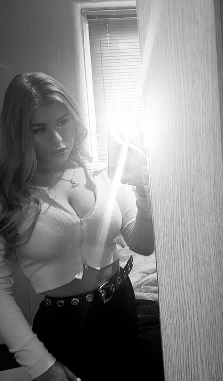 Isabelle Rose スター 裸 画像