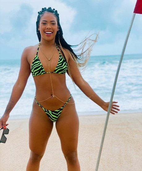 巨乳の潮吹きOnlyFans 素敵 画像