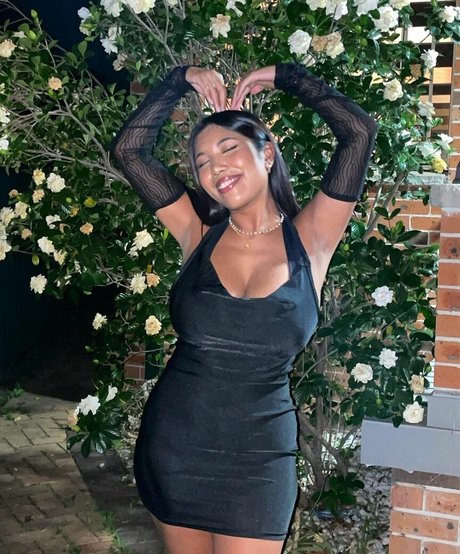 巨乳 射精 OnlyFans セクシー裸 写真