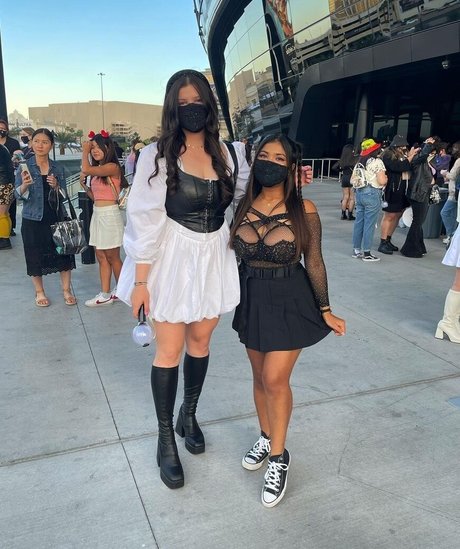 Sml Prsn 美しいポルノスター 写真