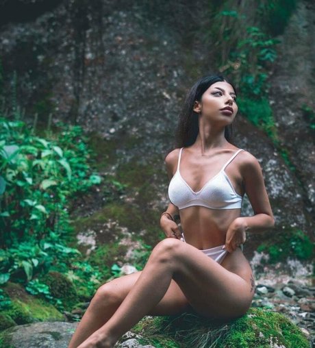 ゲイランジェリーOnlyFans 美しいヌード 写真