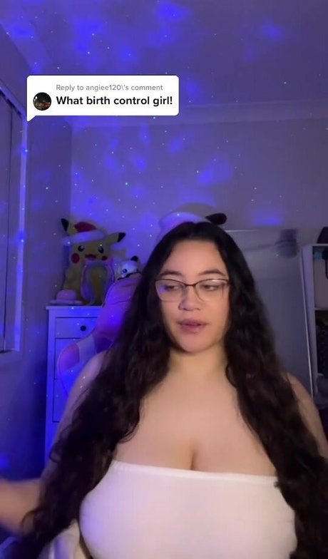 お金 OnlyFans ポルノグラフィック 写真