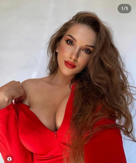 Anjelika R エロティック女優 写真