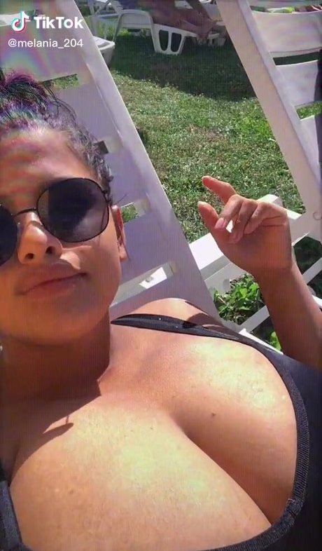 ニューハーフ 熟女 OnlyFans 無料セクシー 写真