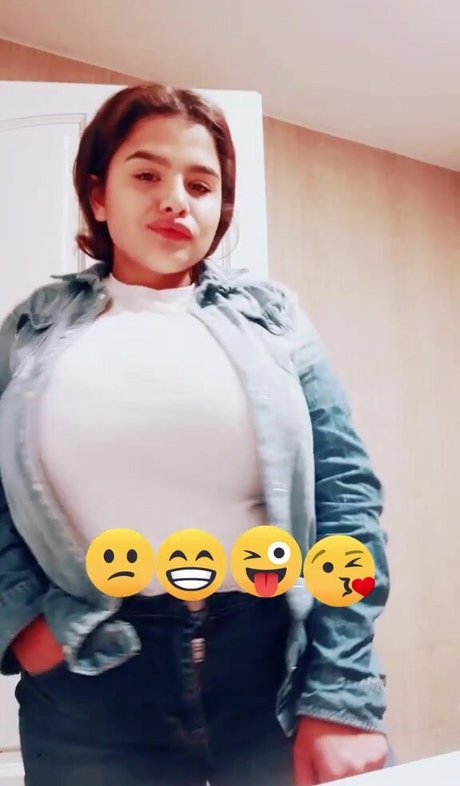 足のシャワー OnlyFans ポルノグラフィック 写真