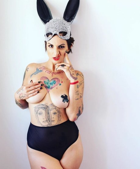 Clara Averbuck ポルノモデル ギャラリー