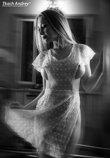 若い熟女OnlyFans アートヌード 写真