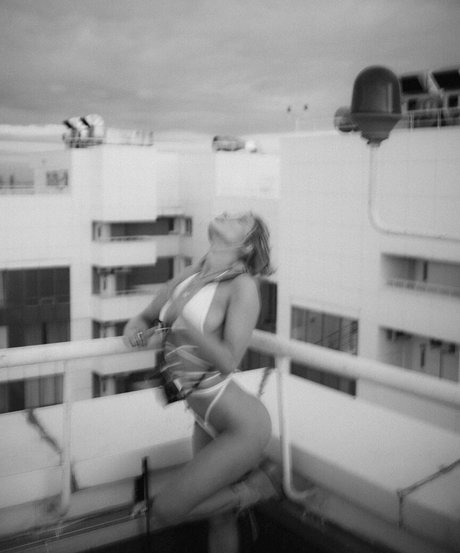 Ekrnw 完璧なモデル 写真