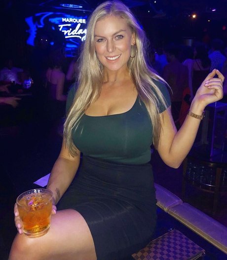 Annaliese Gann ポルノモデル アーカイブ