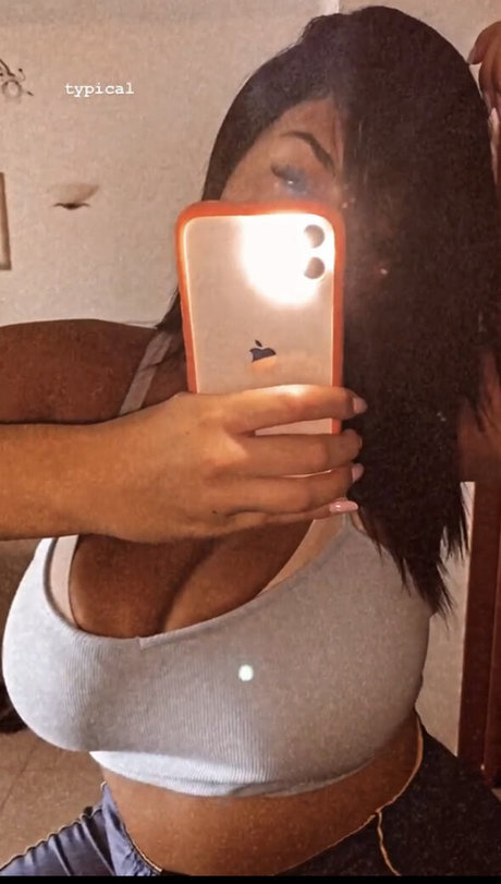 Chrysanthie 裸モデル ギャラリー