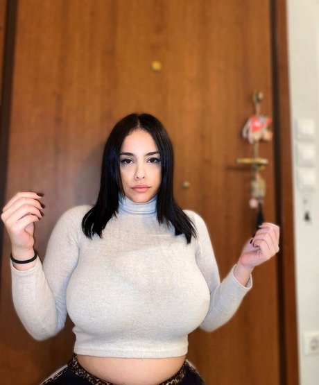 Chrysanthie ヌードモデル 画像