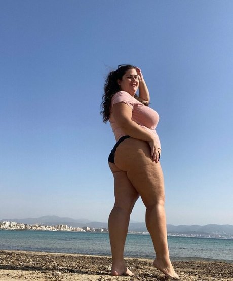 Caliope セクシーモデル 写真