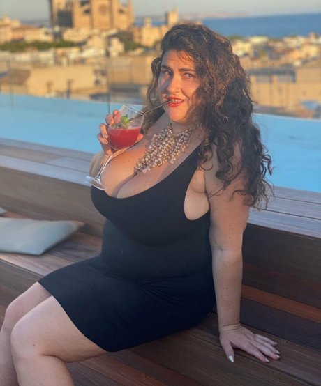 Caliope ポルノスター セクシー 写真