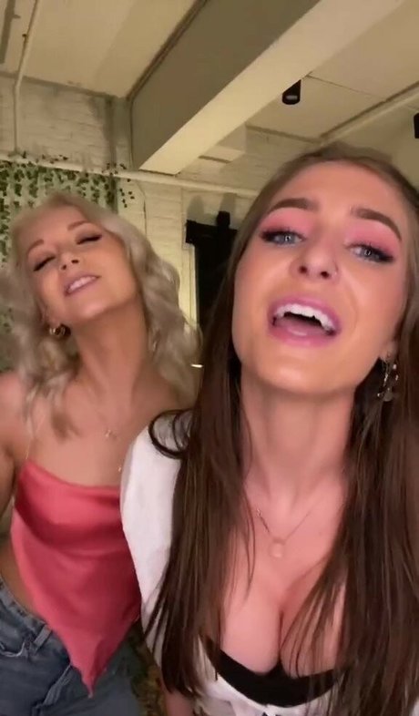 膨らみ OnlyFans ポルノ 画像