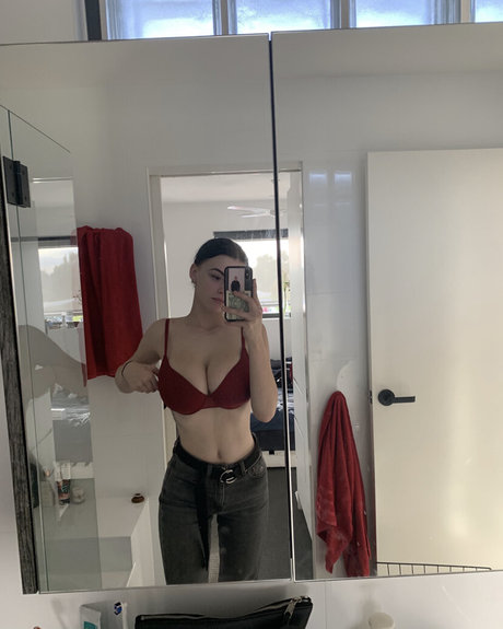 Grace Laura スター ヌード アーカイブ