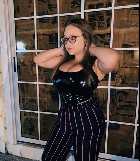 Harley Stein ポルノ女優 画像