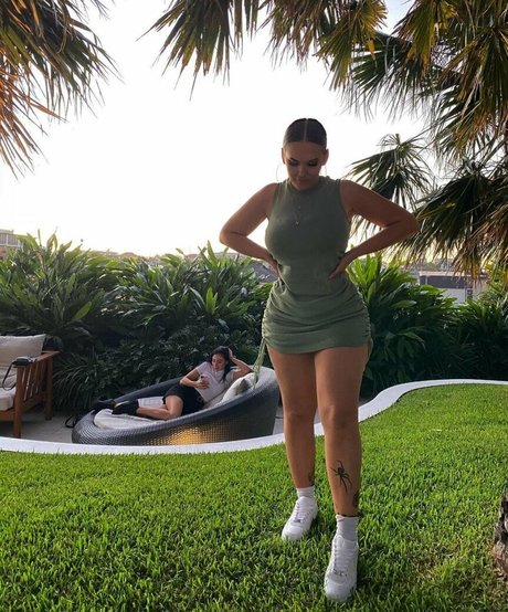 Tayla Cooper セックスモデル 写真