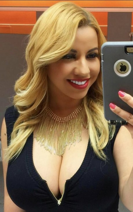 Adriana Noriega XXXモデル 画像