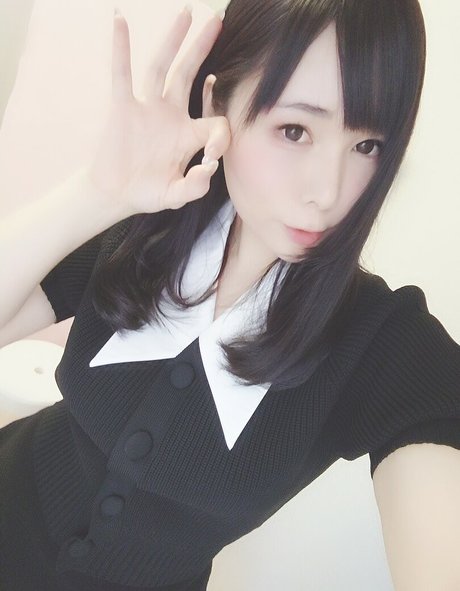 Yui Okada 素敵なモデル 写真