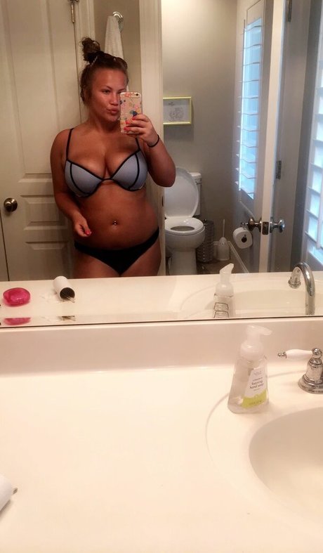 Hayden Buchko 裸モデル 写真