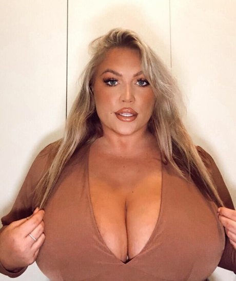 Hayden Buchko ホットモデル 写真