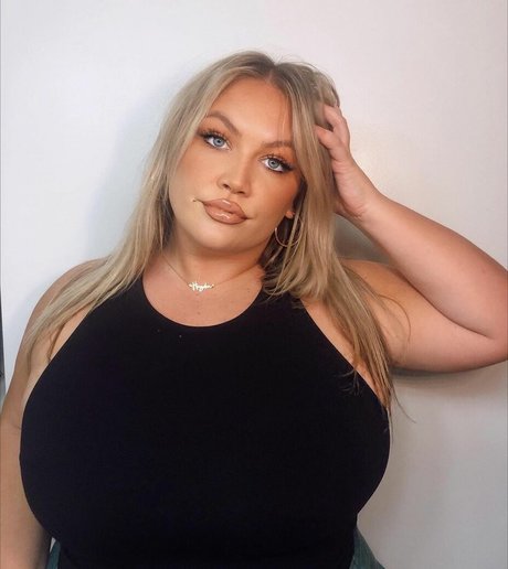 ブルネットの教師OnlyFans 無料 写真