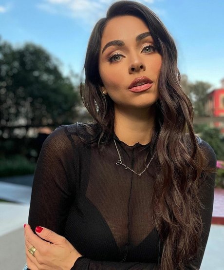 Claudia Martin HDスター 写真