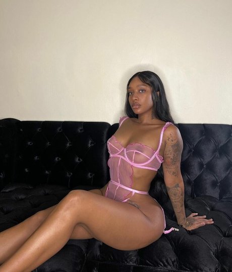 エボニーフィットネスOnlyFans パーフェクト 写真