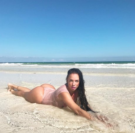 Samira Jalil ホットモデル 写真