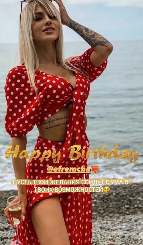 金髪の小柄なOnlyFans ヌード ギャラリー