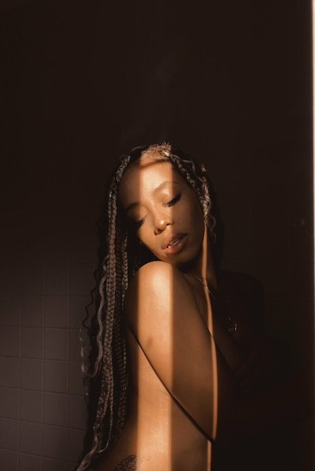 Giana Malise セックススター 写真